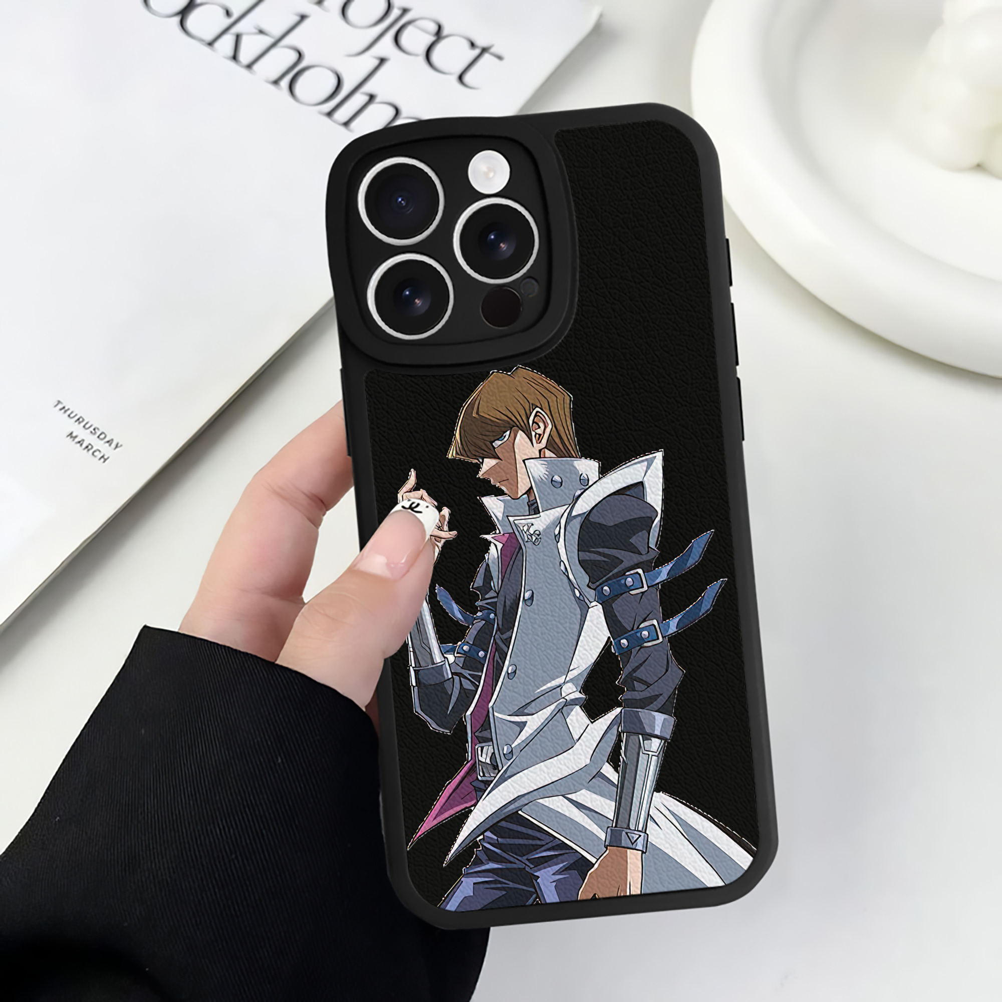 遊☆戯☆王 Yu-Gi-Oh! 【iPhone 16シリーズ対応】シリコンスマホケース（レザー調） 材質：シリコン